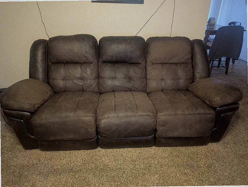Manuel leather recliner. Everything works, very comfortable.